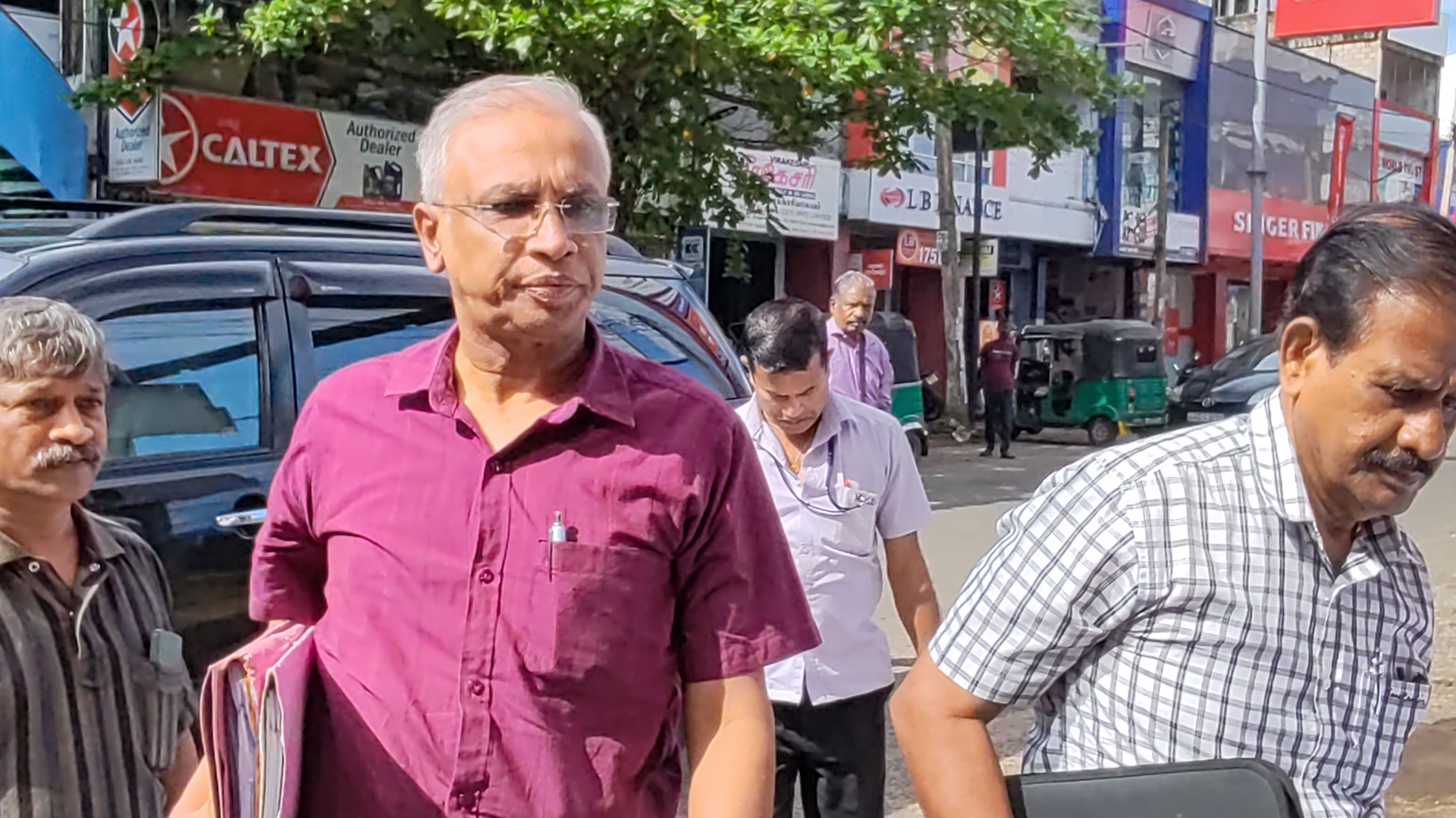 தமிழ்த் தேசியத்தை அழிக்கும் பணிகளைச் செய்யாதே – தமிழரசுக் கட்சியின் மத்திய குழுக் கூட்ட வாயிலில் காட்சியளித்த பதாதை தமிழ்த் தேசியத்தை அழிக்கும் பணிகளைச் செய்யாதே – தமிழரசுக் கட்சியின் மத்திய குழுக் கூட்ட வாயிலில் காட்சியளித்த பதாதை