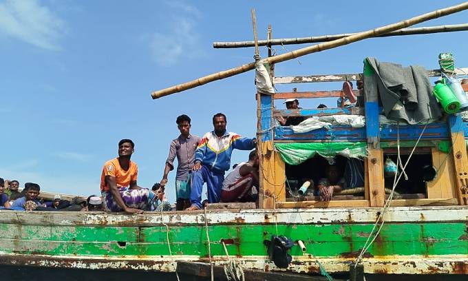 போரினால் பாதிக்கப்பட்ட ரோஹிங்கியாக்கள் குற்றவாளிகள் போல் நடத்தப்படுவதாக குற்றச்சாட்டு