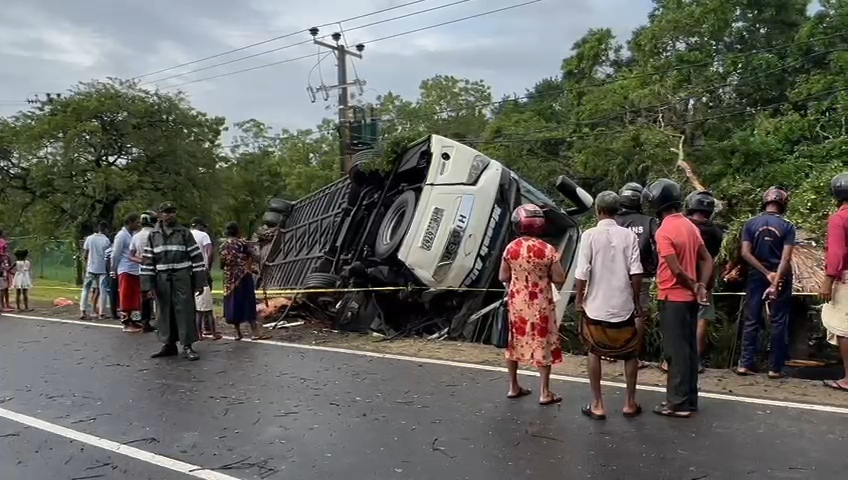 கல்லாறு பகுதியில் விபத்து – ஏழு பேர் படுகாயம்