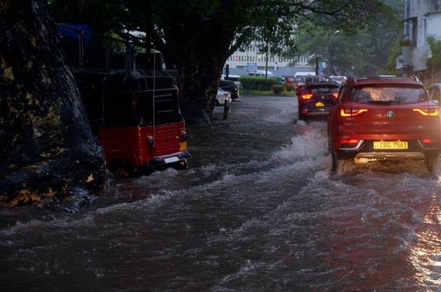 சீரற்ற வானிலை காரணமாக சுமார் 15 மாவட்டங்கள் பாதிப்பு