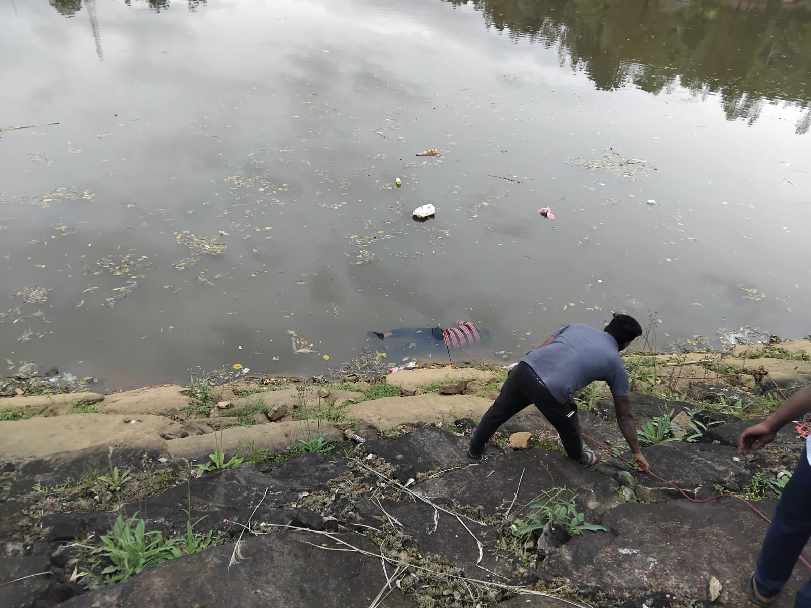 மேல் கொத்மலை நீர்தேக்கத்திலிருந்து ஆணின் சடலம் மீட்பு