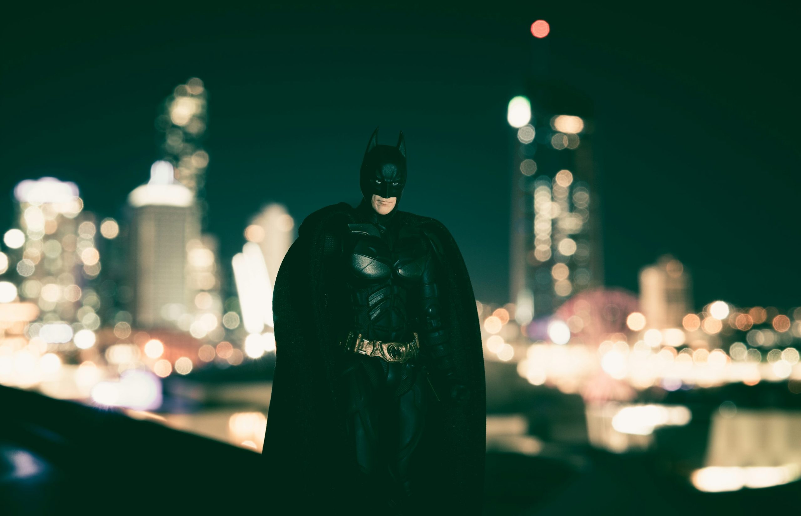 கொழும்பு உலக வர்த்தக மையத்தில் வலம் வந்த “BATMAN” – கைது செய்யப்பட்ட விதம்