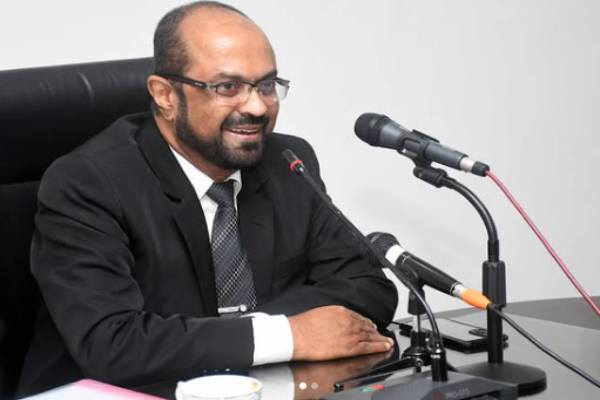 மின்வெட்டு குறித்து வருத்தம் தெரிவித்த மின்சக்தி அமைச்சர் மின்வெட்டு குறித்து வருத்தம் தெரிவித்த மின்சக்தி அமைச்சர்