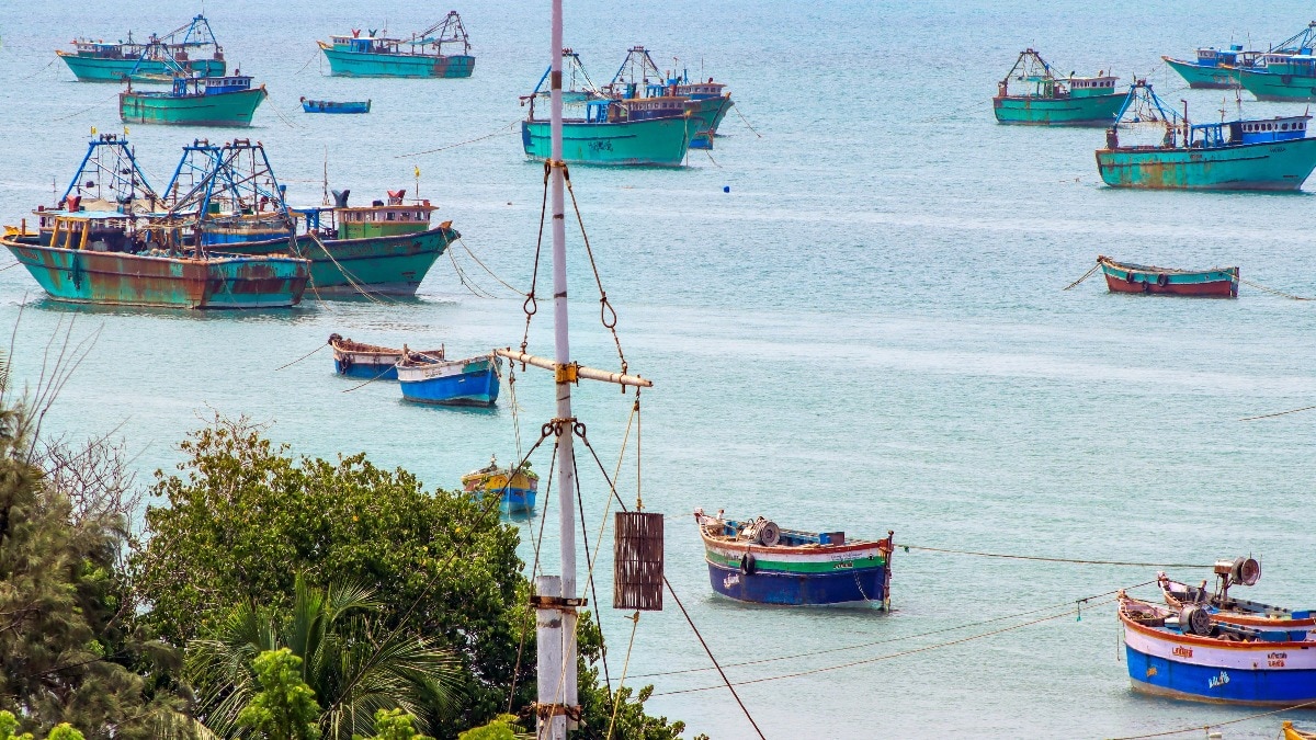 தமிழக மீனவர்களுக்கு அபராதமும் ஆறு மாத சிறை தண்டனையும் விதித்த கிளிநொச்சி நீதிமன்றம்