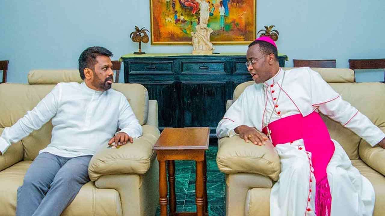 ஜனாதிபதி வத்திக்கான் தூதரகத்திற்கு விஜயம் ஜனாதிபதி வத்திக்கான் தூதரகத்திற்கு விஜயம்