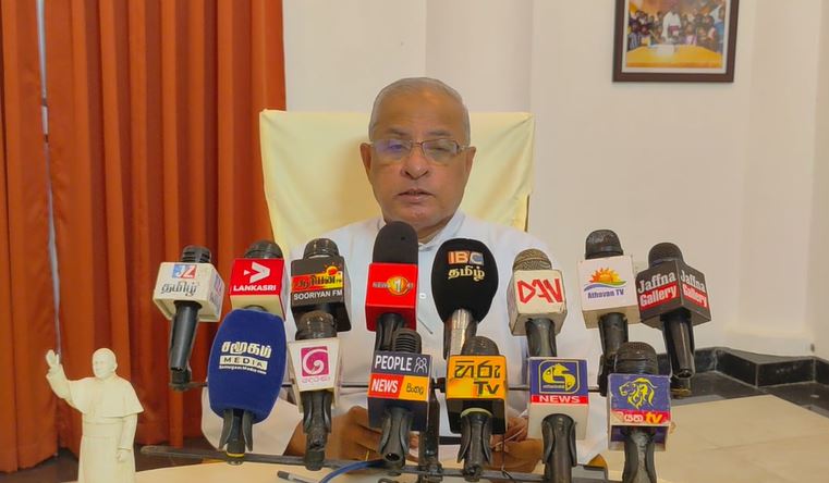 மறைந்த பாப்பரசருக்கு யாழ்.மறை மாவட்ட குருமுதல்வர் ஜெபரட்ணம் அடிகளாரின் இரங்கல் மறைந்த பாப்பரசருக்கு யாழ்.மறை மாவட்ட குருமுதல்வர் ஜெபரட்ணம் அடிகளாரின் இரங்கல்