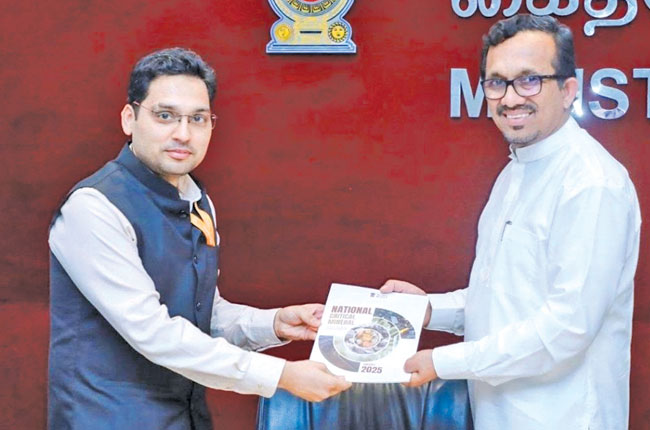 இந்திய சுரங்கத்துறை பிரதிநிதிகள் இலங்கை விஜயம்; முதலீடுகள் குறித்து ஆராய்வு இந்திய சுரங்கத்துறை பிரதிநிதிகள் இலங்கை விஜயம்; முதலீடுகள் குறித்து ஆராய்வு