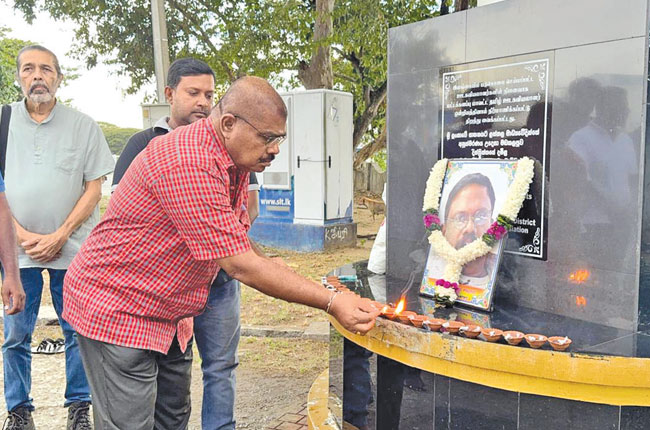 சிரேஷ்ட ஊடகவியலாளர் சிவராமின் நினைவேந்தல் நிகழ்வு சிரேஷ்ட ஊடகவியலாளர் சிவராமின் நினைவேந்தல் நிகழ்வு