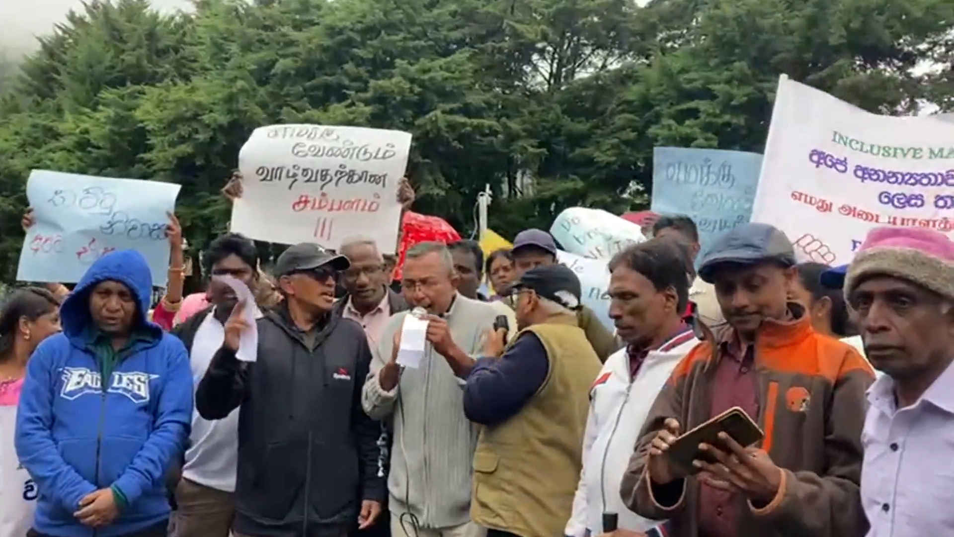 ‘மாடி வீடு எமக்கு வேண்டாம்’, பெருந்தோட்டத் தொழிலாளர்கள் காணி உரிமைக்கோரி ஆர்ப்பாட்டம் ‘மாடி வீடு எமக்கு வேண்டாம்’, பெருந்தோட்டத் தொழிலாளர்கள் காணி உரிமைக்கோரி ஆர்ப்பாட்டம்
