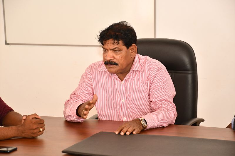 ஆனையிறவு உப்பு உற்பத்தி தொழிற்சாலைக்கு அமைச்சர் சந்திரசேகர் திடீர் கண்காணிப்பு விஜயம் ஆனையிறவு உப்பு உற்பத்தி தொழிற்சாலைக்கு அமைச்சர் சந்திரசேகர் திடீர் கண்காணிப்பு விஜயம்