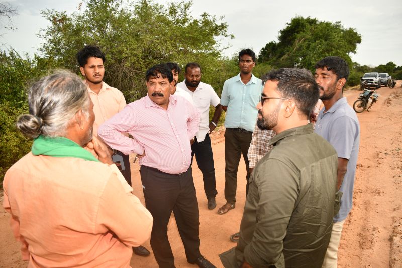சட்டவிரோத மணல் அகழ்வு – நேரில் சென்று பார்வையிட்ட அமைச்சர் சந்திரசேகர் சட்டவிரோத மணல் அகழ்வு – நேரில் சென்று பார்வையிட்ட அமைச்சர் சந்திரசேகர்