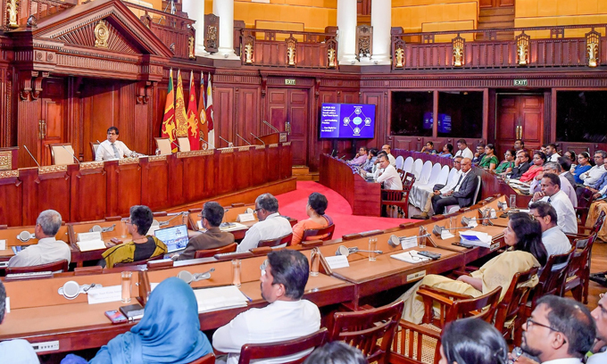 அரசாங்கத்தின் டிஜிட்டல் பொருளாதாரத் திட்டம் – அமைச்சின் செயலாளர்களுக்கு விளக்கம் அரசாங்கத்தின் டிஜிட்டல் பொருளாதாரத் திட்டம் – அமைச்சின் செயலாளர்களுக்கு விளக்கம்
