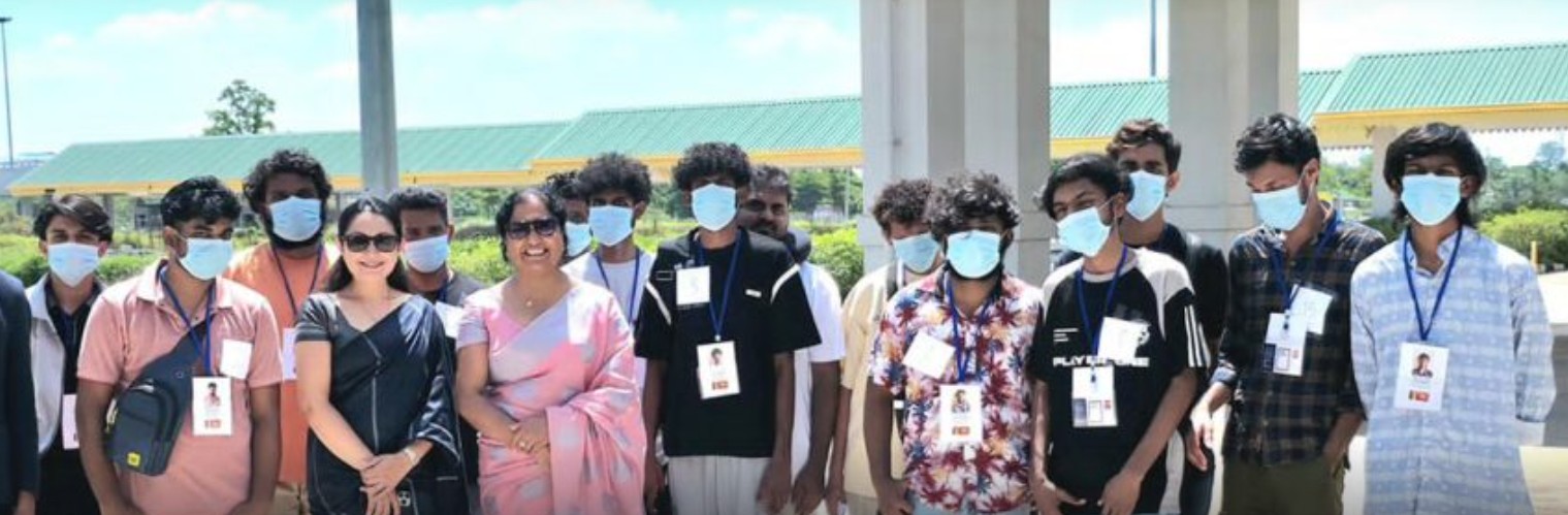 மியன்மாரில் தடுத்து வைக்கப்பட்டிருந்த இலங்கையர்கள் 15 பேர் விடுவிப்பு மியன்மாரில் தடுத்து வைக்கப்பட்டிருந்த இலங்கையர்கள் 15 பேர் விடுவிப்பு