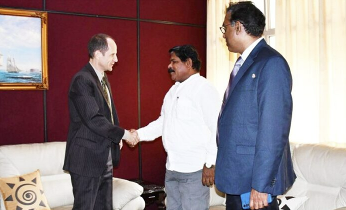 மக்களை இன ரீதியாகப் பிளவுபடுத்தும் செயலுக்கு கனடா இடமளிக்ககூடாது மக்களை இன ரீதியாகப் பிளவுபடுத்தும் செயலுக்கு கனடா இடமளிக்ககூடாது