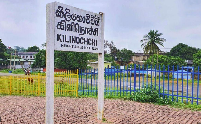 பொலிஸார் முறைப்பாட்டை ஏற்க மறுத்த கடற்படை தாக்குதலின் காணொளி வெளியானது பொலிஸார் முறைப்பாட்டை ஏற்க மறுத்த கடற்படை தாக்குதலின் காணொளி வெளியானது