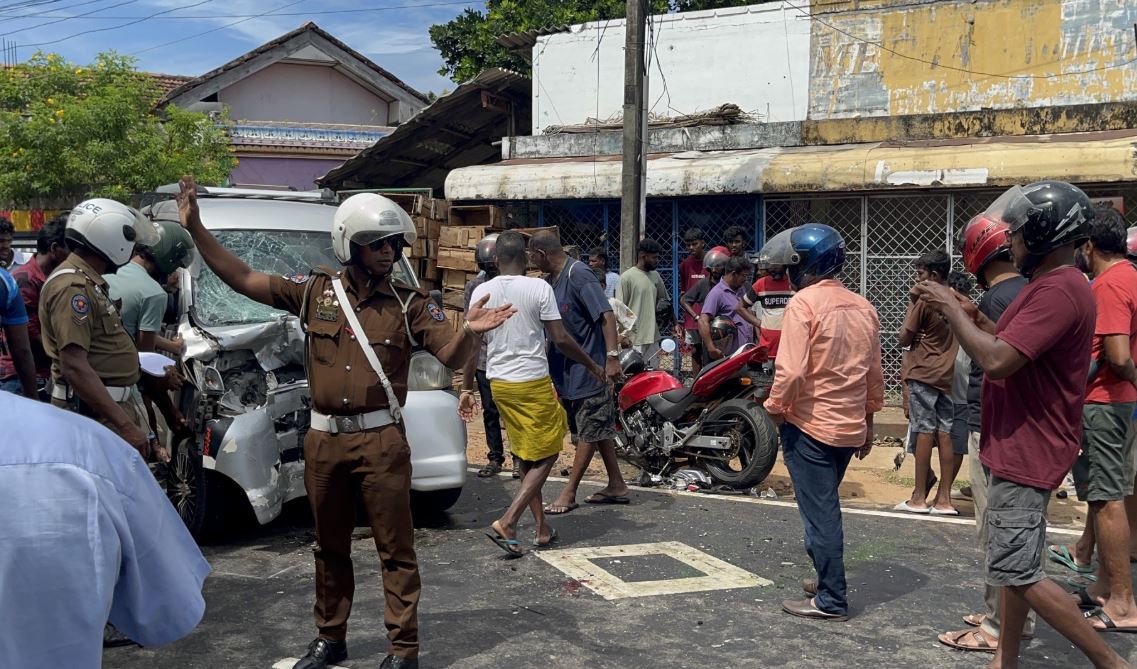 திருகோணமலையில் கோர விபத்து – இருவர் வைத்தியசாலையில் அனுமதி திருகோணமலையில் கோர விபத்து – இருவர் வைத்தியசாலையில் அனுமதி
