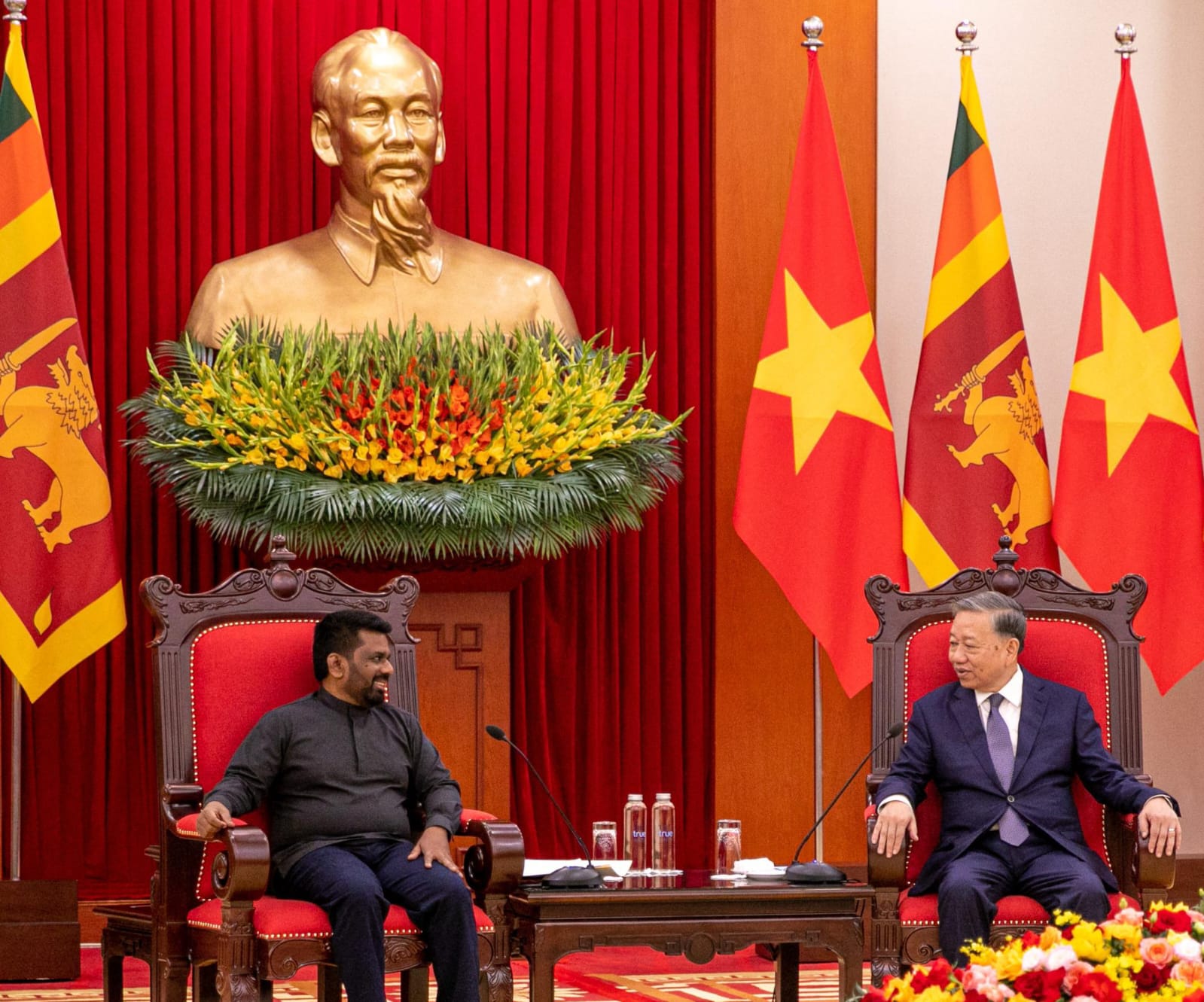 ஜனாதிபதி மற்றும் வியட்நாம் கம்யூனிஸக் கட்சியின் பொதுச் செயலாளர் இடையே சந்திப்பு ஜனாதிபதி மற்றும் வியட்நாம் கம்யூனிஸக் கட்சியின் பொதுச் செயலாளர் இடையே சந்திப்பு