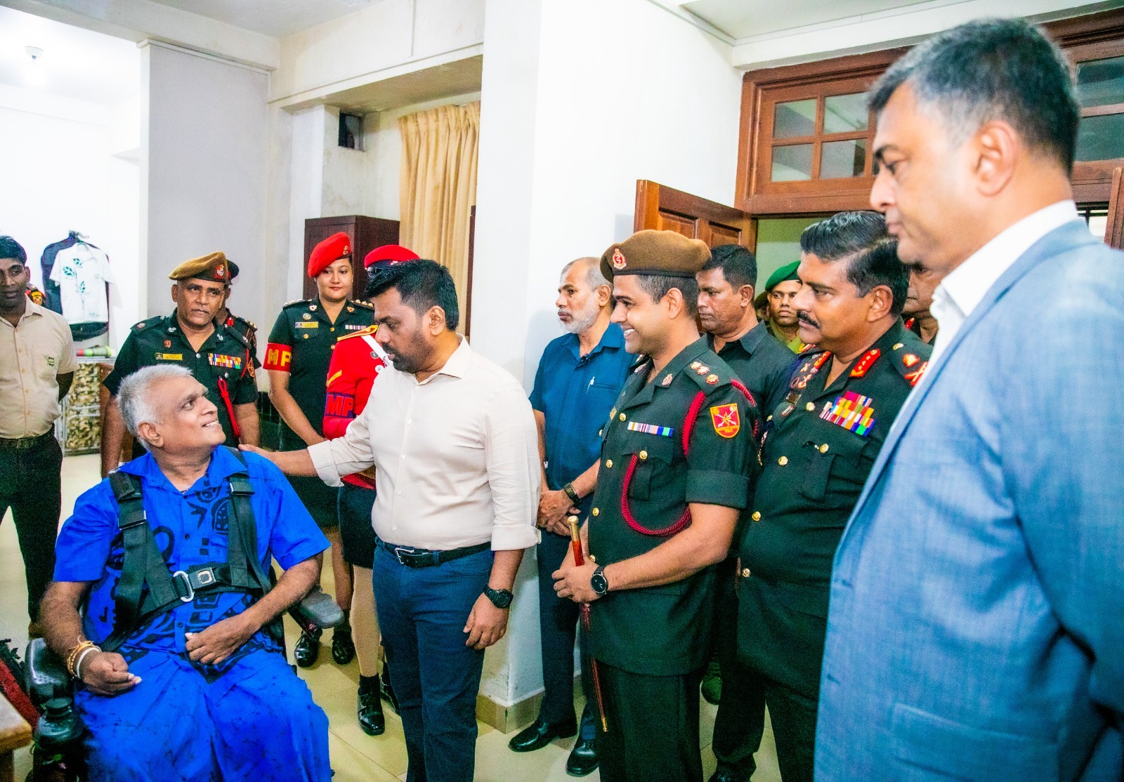 மிஹிந்து செத் மெதுரவில் சிகிச்சை பெறும் படையினரை நேரில் சந்தித்து நலன் விசாரித்த ஜனாதிபதி மிஹிந்து செத் மெதுரவில் சிகிச்சை பெறும் படையினரை நேரில் சந்தித்து நலன் விசாரித்த ஜனாதிபதி
