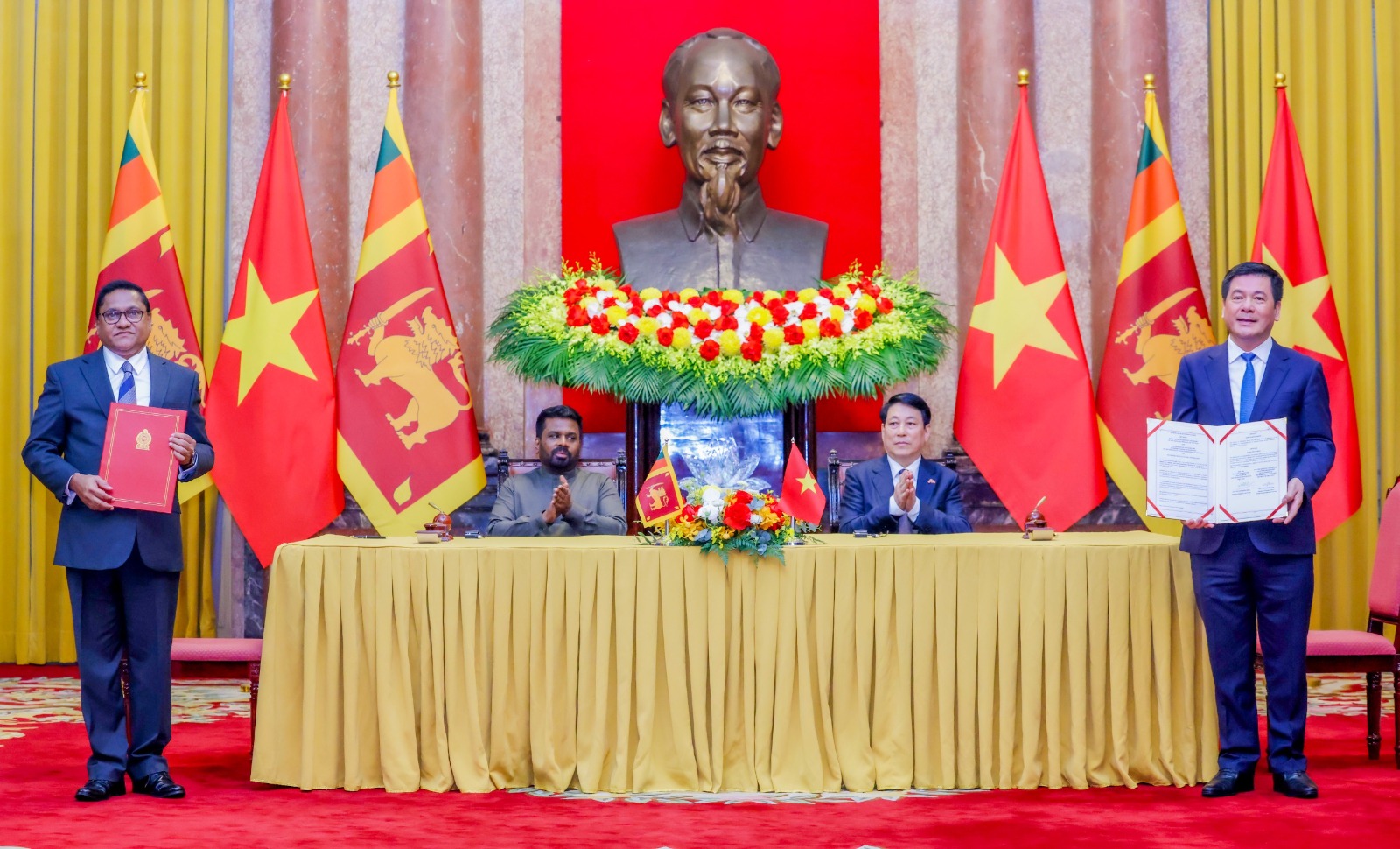 இலங்கைக்கும் வியட்நாமுக்கும் இடையே நான்கு புரிந்துணர்வு ஒப்பந்தங்கள் கைச்சாத்து இலங்கைக்கும் வியட்நாமுக்கும் இடையே நான்கு புரிந்துணர்வு ஒப்பந்தங்கள் கைச்சாத்து