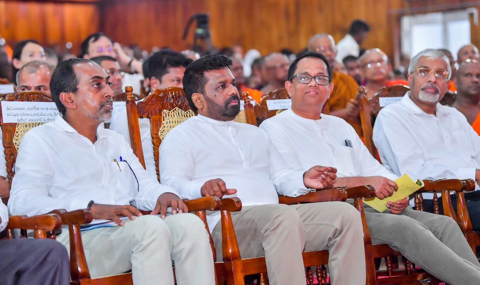 நுவரெலியாவில் ஜனாதிபதியின் பங்கேற்புடன் அரச வெசாக் விழா நுவரெலியாவில் ஜனாதிபதியின் பங்கேற்புடன் அரச வெசாக் விழா