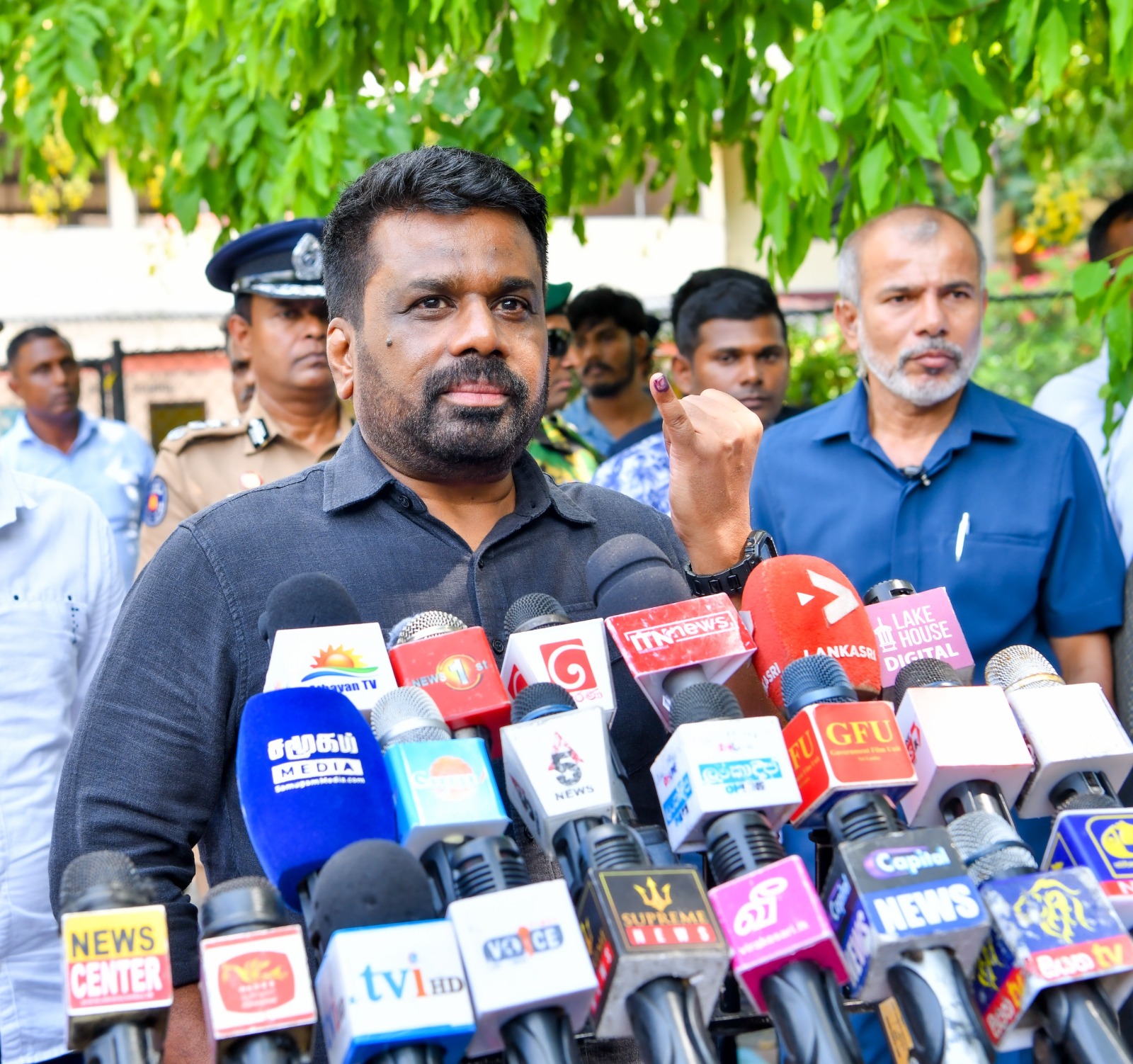 ஜனாதிபதி வாக்களித்தார் ஜனாதிபதி வாக்களித்தார்