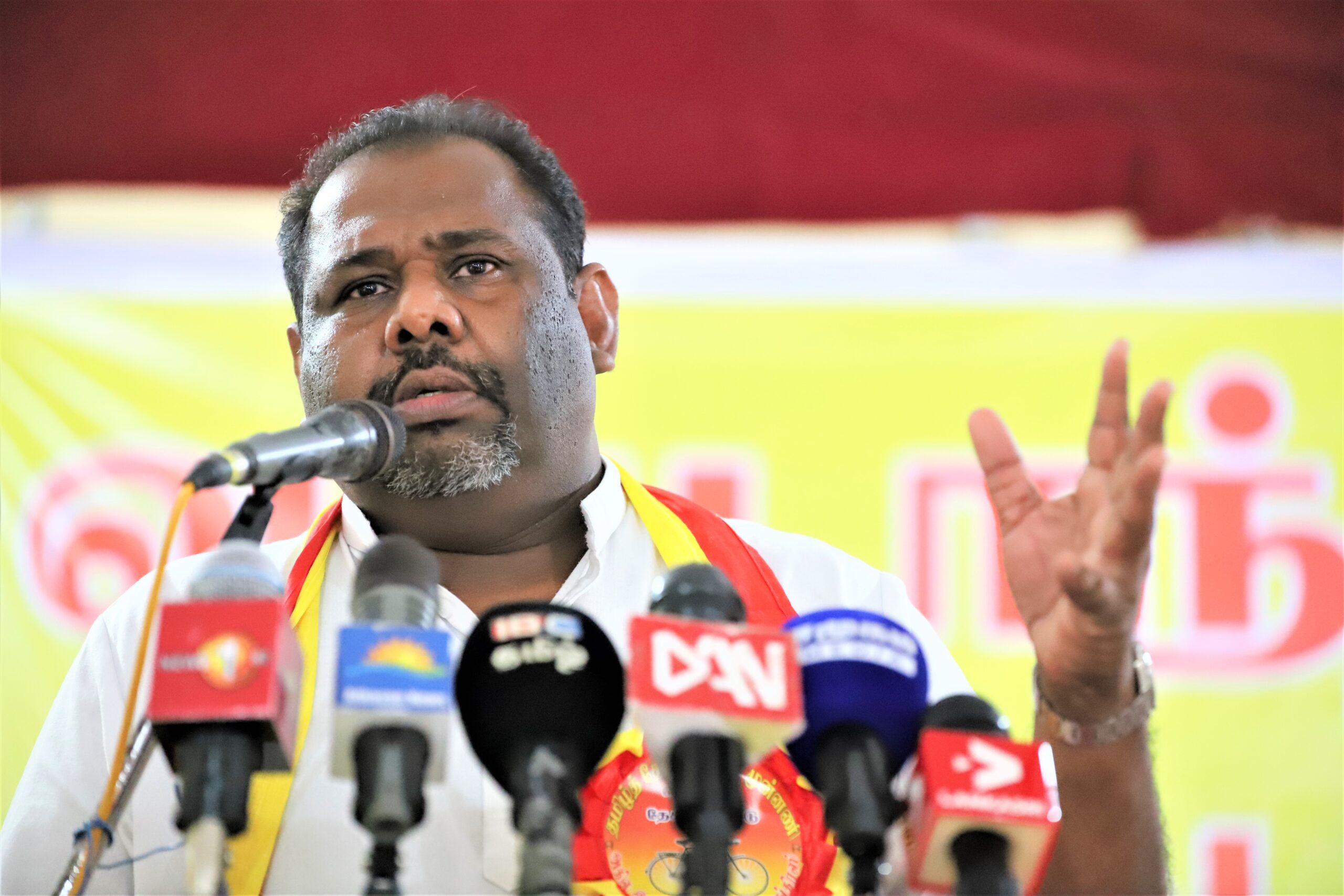 தமிழர் தாயகத்தில் நில அபகரிப்பு : வர்த்தமானியை மீளப்பெறுமாறு கஜேந்திரகுமார் வலியுறுத்து தமிழர் தாயகத்தில் நில அபகரிப்பு : வர்த்தமானியை மீளப்பெறுமாறு கஜேந்திரகுமார் வலியுறுத்து