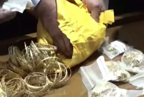 விடுதலைப் புலிகளிடம் இருந்து மீட்கப்பட்ட தங்கம் – நீதிமன்றம் பிறப்பித்துள்ள உத்தரவு விடுதலைப் புலிகளிடம் இருந்து மீட்கப்பட்ட தங்கம் – நீதிமன்றம் பிறப்பித்துள்ள உத்தரவு