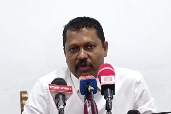பதில் சுகாதார மற்றும் வெகுசன ஊடக அமைச்சராக ஹன்சக விஜேமுனி  நியமனம்