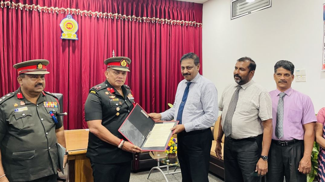 யாழில் படையினர் வசமிருந்த 40 ஏக்கர் காணி விடுவிப்பு யாழில் படையினர் வசமிருந்த 40 ஏக்கர் காணி விடுவிப்பு