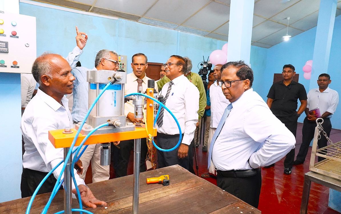 காலத்துக்கு ஏற்ப மாற்றங்களை உள்வாங்குங்கள் – வடக்கு ஆளுநர் அறிவுரை காலத்துக்கு ஏற்ப மாற்றங்களை உள்வாங்குங்கள் – வடக்கு ஆளுநர் அறிவுரை