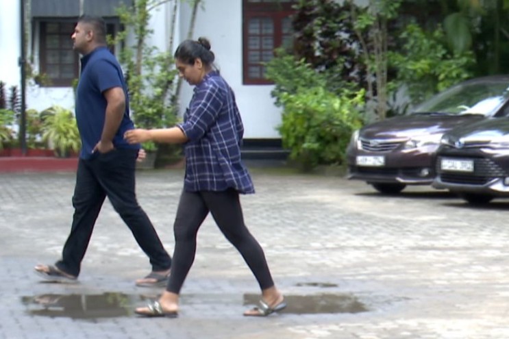 கெஹெலியவின் மகன் இலஞ்ச ஒழிப்பு ஆணைக்குழுவில் முன்னிலை கெஹெலியவின் மகன் இலஞ்ச ஒழிப்பு ஆணைக்குழுவில் முன்னிலை