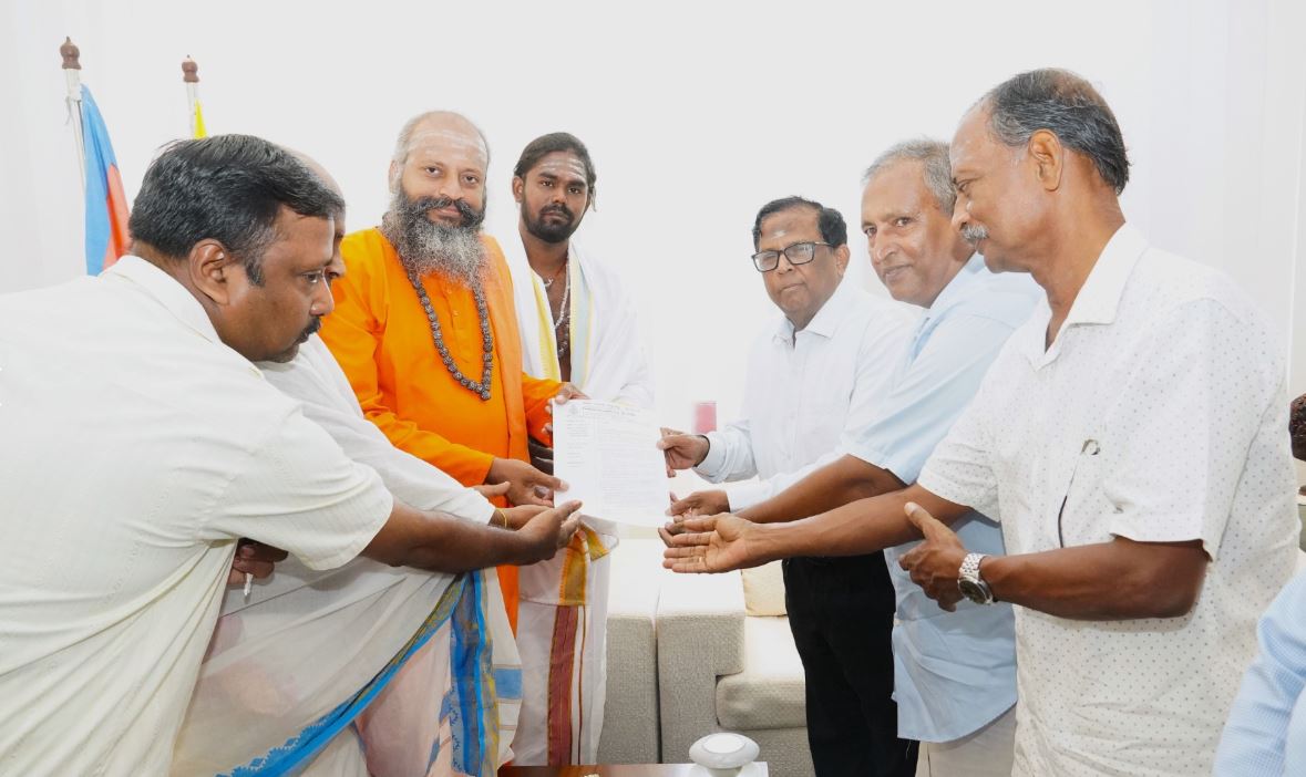 ஆலய சுற்றாடல்களை புனித பிரதேசமாக அறிவித்து வர்த்தமானி வெளியிட வேண்டும் – வடக்கு ஆளுநரிடம் கோரிக்கை ஆலய சுற்றாடல்களை புனித பிரதேசமாக அறிவித்து வர்த்தமானி வெளியிட வேண்டும் – வடக்கு ஆளுநரிடம் கோரிக்கை