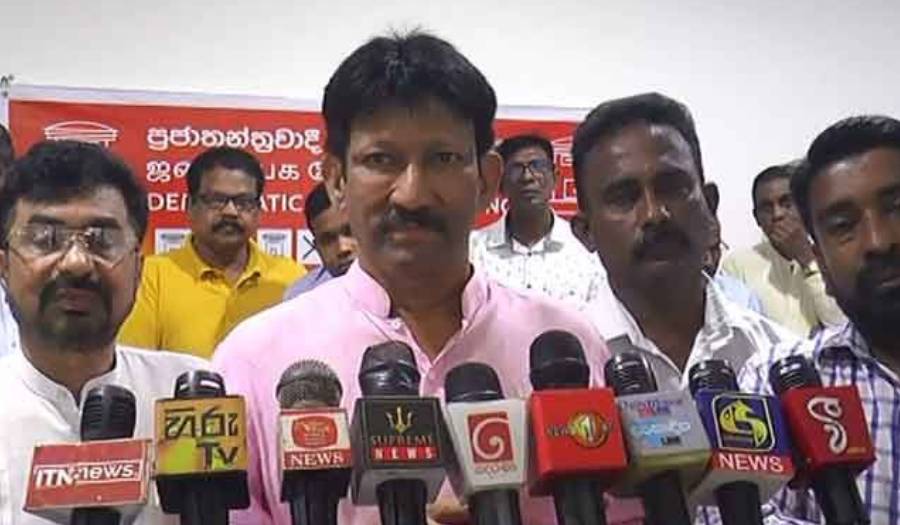 கொழும்பில் அதிகாரத்தை கைப்பற்ற கடும் போட்டி – பிரபா கணேசன் அரசாங்கத்திற்கு ஆதரவு கொழும்பில் அதிகாரத்தை கைப்பற்ற கடும் போட்டி – பிரபா கணேசன் அரசாங்கத்திற்கு ஆதரவு