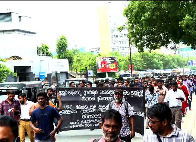 கொழும்பு கோட்டை உட்பட அதனை அண்மித்த வீதிகளில் கடும் போக்குவரத்து நெரிசல்