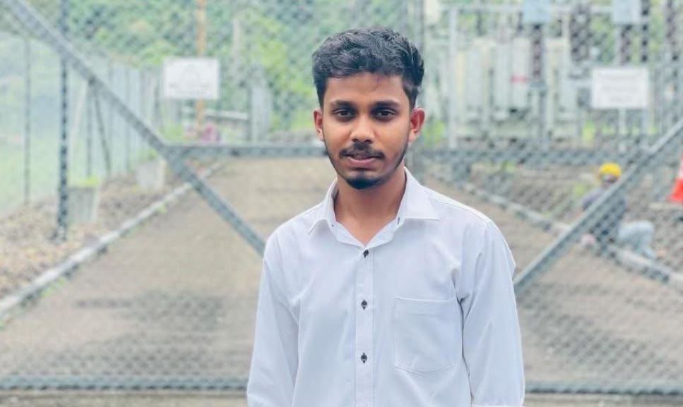 “ஆடைகளை களைந்து அவமானப்படுத்தினார்கள்” – சரித்தின் மரணத்திற்கு நீதி கோரும் தாய் “ஆடைகளை களைந்து அவமானப்படுத்தினார்கள்” – சரித்தின் மரணத்திற்கு நீதி கோரும் தாய்