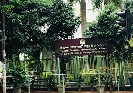 வெளிநாட்டு வேலைவாய்ப்பு மோசடி தொடர்பாக ஆறு அதிகாரிகள் இடைநீக்கம் வெளிநாட்டு வேலைவாய்ப்பு மோசடி தொடர்பாக ஆறு அதிகாரிகள் இடைநீக்கம்