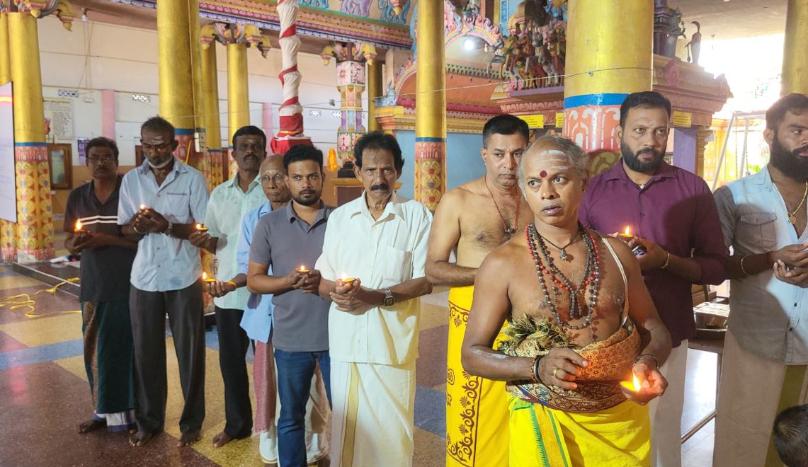வவுனியாவில் முள்ளிவாய்க்கால் நினைவு தினம் அனுஷ்டிப்பு வவுனியாவில் முள்ளிவாய்க்கால் நினைவு தினம் அனுஷ்டிப்பு