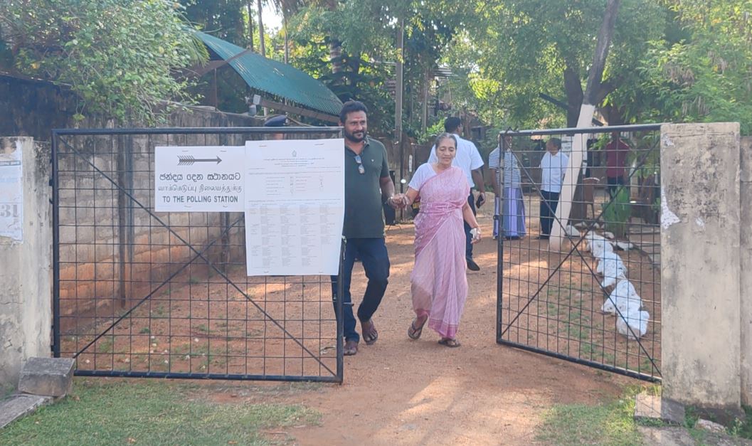 வவுனியாவில் அமைதியான முறையில் வாக்களிப்பு வவுனியாவில் அமைதியான முறையில் வாக்களிப்பு