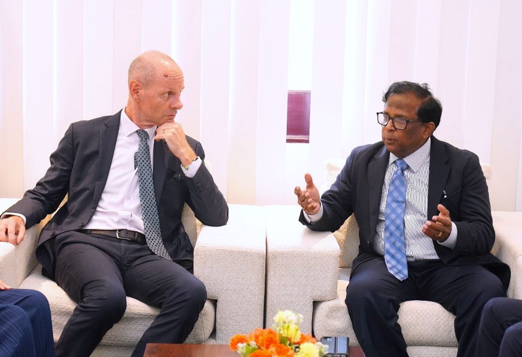 யாழில். வெளிப்படுத்தல் உறுதிகள் மூலம் காணி மோசடிகள்!! விசாரித்த பொலிஸ் அதிகாரிகளுக்கு இடமாற்றம் யாழில். வெளிப்படுத்தல் உறுதிகள் மூலம் காணி மோசடிகள்!! விசாரித்த பொலிஸ் அதிகாரிகளுக்கு இடமாற்றம்