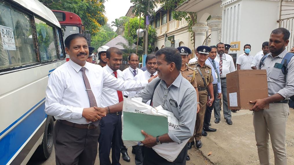 யாழ்ப்பாணத்தில் வாக்கு பெட்டிகள் விநியோகம் யாழ்ப்பாணத்தில் வாக்கு பெட்டிகள் விநியோகம்