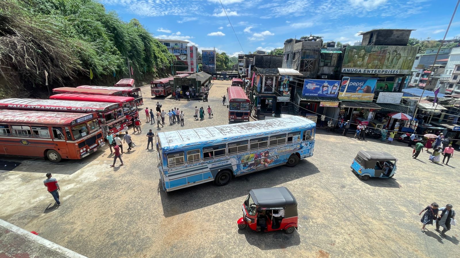 ஹட்டன் பஸ் நிலையத்திலிருந்து பயணிக்கும் 34 பஸ்கள் போக்குவரத்து சேவையினை முன்னெடுக்கத் தடை ஹட்டன் பஸ் நிலையத்திலிருந்து பயணிக்கும் 34 பஸ்கள் போக்குவரத்து சேவையினை முன்னெடுக்கத் தடை