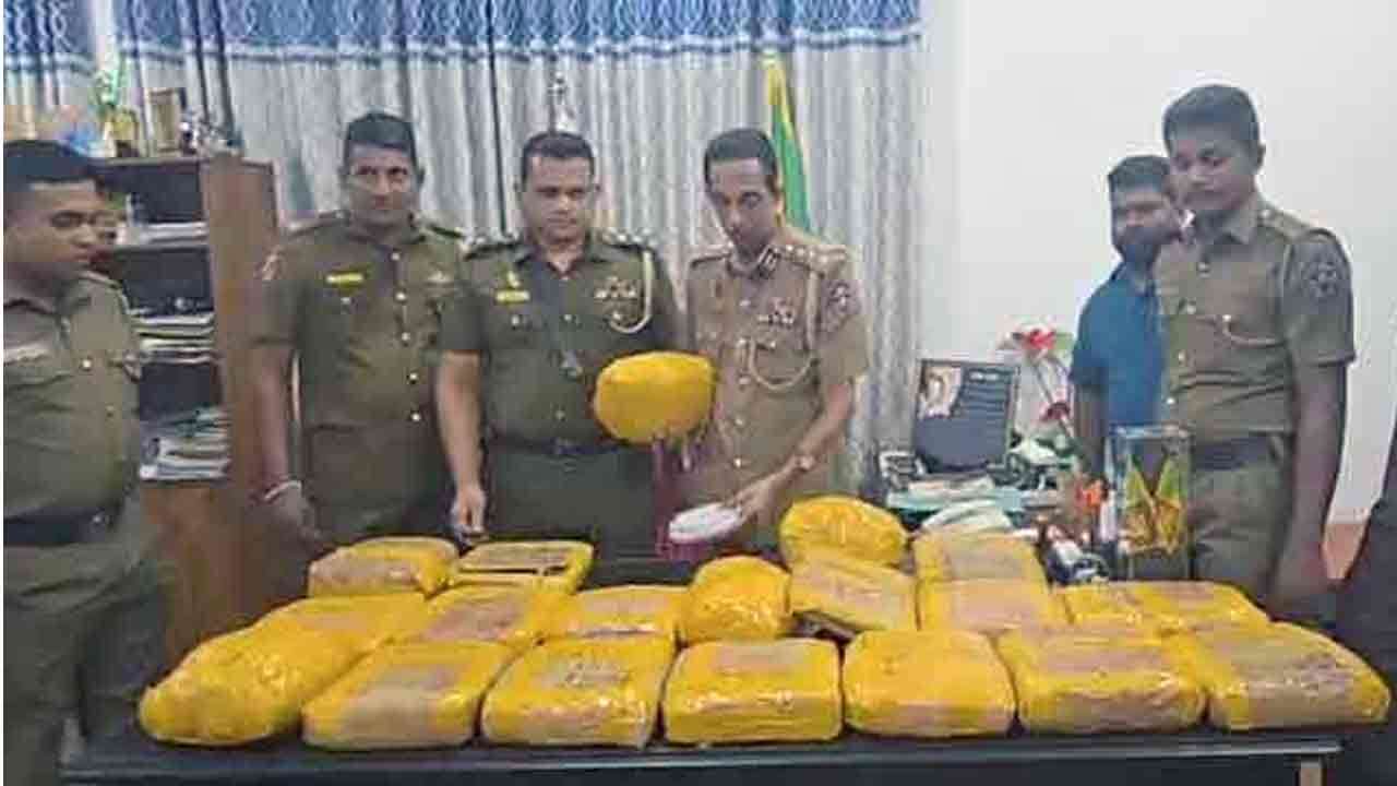 வத்தளையில் 20 மில்லியன் ரூபாவுக்கும் அதிக பெறுமதியுடைய போதைப்பொளுடன் அறுவர் கைது வத்தளையில் 20 மில்லியன் ரூபாவுக்கும் அதிக பெறுமதியுடைய போதைப்பொளுடன் அறுவர் கைது