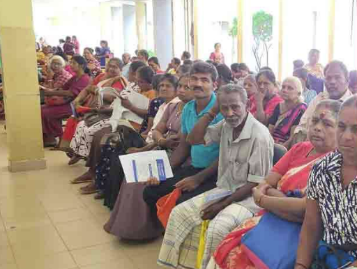 அரசாங்க மருந்தாளர் சங்கத்தின் ஒருநாள் பணிப்புறக்கணிப்பு – கிளிநொச்சியில் நோயாளர்களுக்கு பெரும் அசெளகரியம்