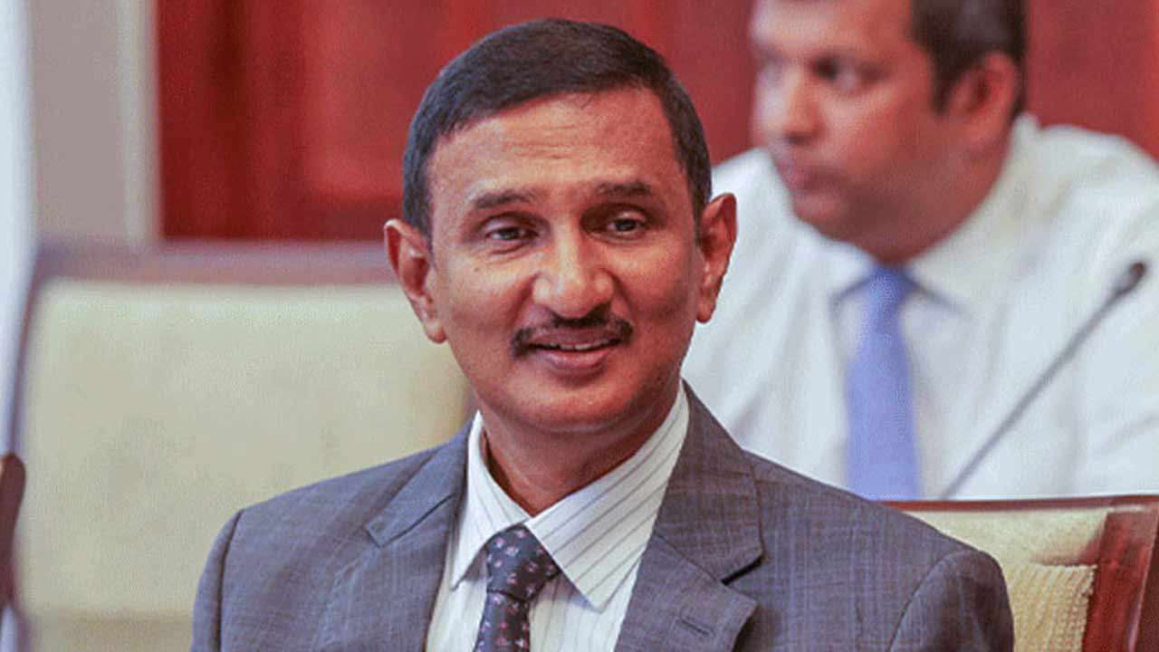 சுகாதார அமைச்சின் முன்னாள் செயலாளர் கைது சுகாதார அமைச்சின் முன்னாள் செயலாளர் கைது