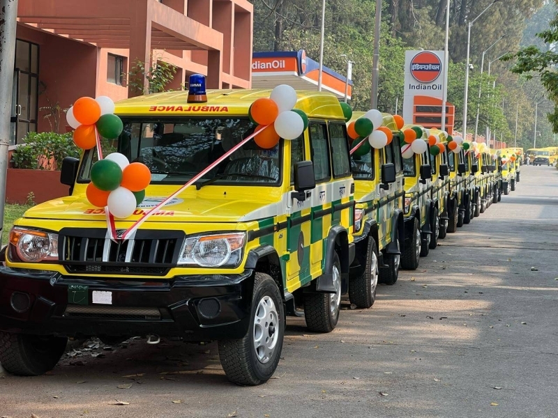 நேபாளத்திற்கு 40 அம்பியூலன்ஸ்களை பரிசாக வழங்கிய இந்தியா நேபாளத்திற்கு 40 அம்பியூலன்ஸ்களை பரிசாக வழங்கிய இந்தியா