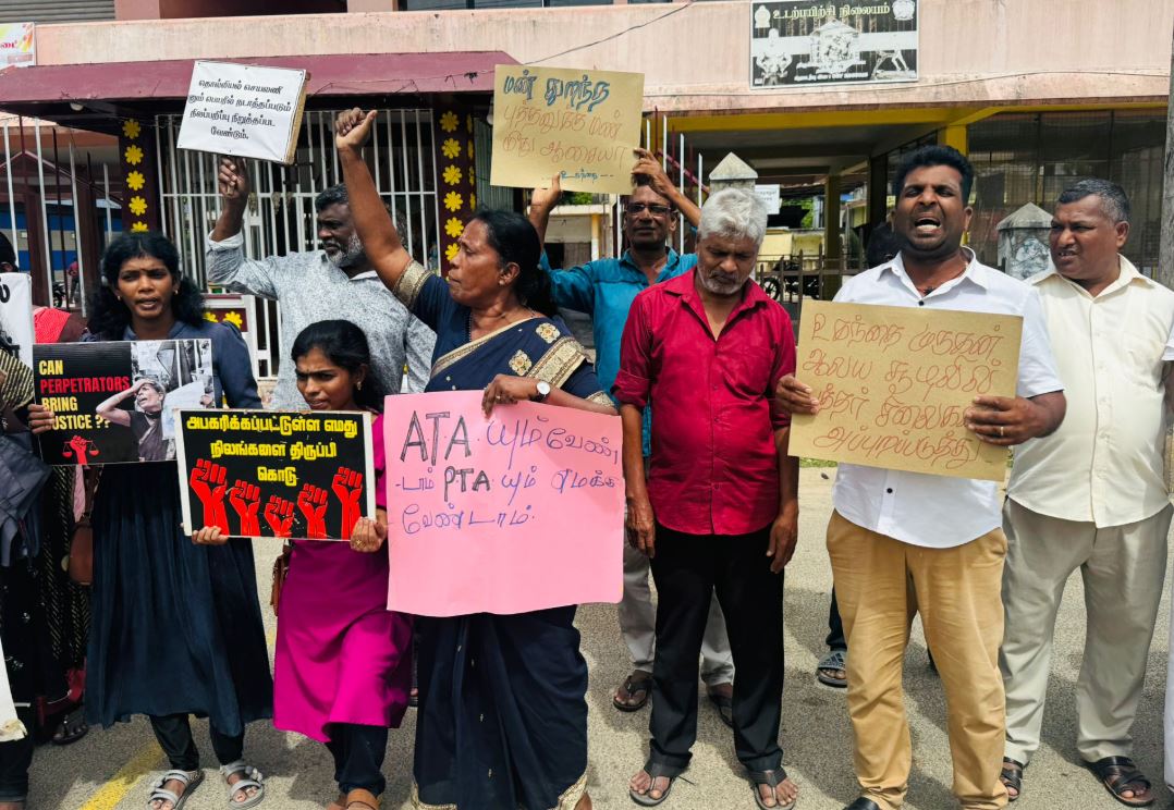 காணாமல் ஆக்கப்பட்டோர் ஆர்ப்பாட்டத்தில் குழப்பம் – அம்பாறையில் சம்பவம் காணாமல் ஆக்கப்பட்டோர் ஆர்ப்பாட்டத்தில் குழப்பம் – அம்பாறையில் சம்பவம்