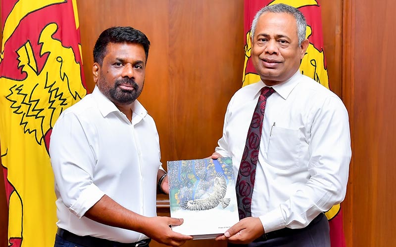 2024 ஆம் ஆண்டுக்கான மக்கள் வங்கியின் வருடாந்த அறிக்கை ஜனாதிபதியிடம் கையளிப்பு 2024 ஆம் ஆண்டுக்கான மக்கள் வங்கியின் வருடாந்த அறிக்கை ஜனாதிபதியிடம் கையளிப்பு