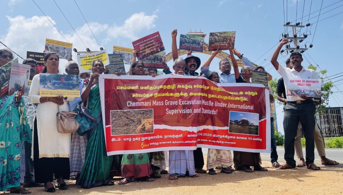 செம்மணி மனிதப் புதைகுழி – யாழில் போராட்டம் செம்மணி மனிதப் புதைகுழி – யாழில் போராட்டம்