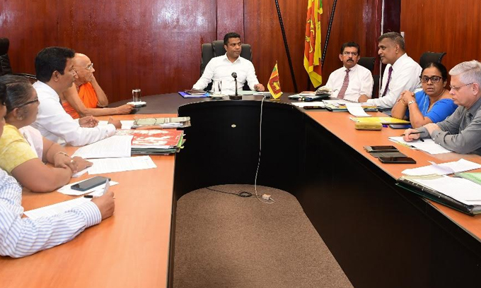 சுகாதார அமைச்சருக்கும் ஐக்கிய தாதியர் சங்கத்திற்கும் இடையே கலந்துரையாடல் சுகாதார அமைச்சருக்கும் ஐக்கிய தாதியர் சங்கத்திற்கும் இடையே கலந்துரையாடல்