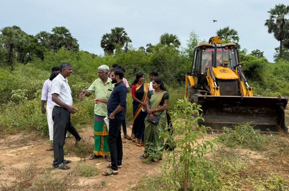 இராஜேஸ்வரி அம்மனை சுதந்திரமாக வழிபட தற்காலிக வீதி அமைப்பு இராஜேஸ்வரி அம்மனை சுதந்திரமாக வழிபட தற்காலிக வீதி அமைப்பு